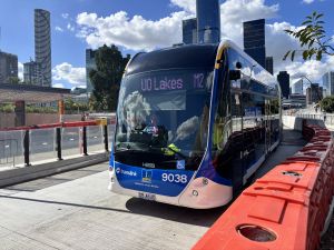Brisbane Metro 9038 arriving into Cultural Centre Station on a M2 service.