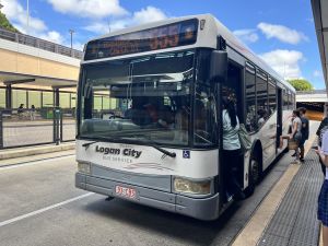 Clarks 93 at Upper Mt Gravatt doing a 555 service.