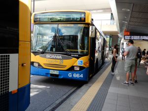 664 seen from the front at <a href="/w/index.php/Cultural_Centre_busway_station" title="Cultural Centre busway station">Cultural Centre</a> in October 2019.